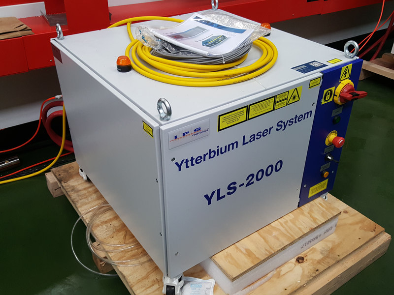 Laser IPG YLS-2000 واط مصدر ليزر لقاطع ليزر دقيق بدقة 2kw